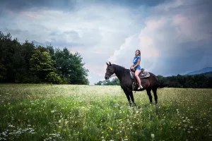fotografovani-s-konmi-les-fantasy-styl-02