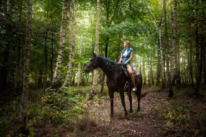 fotografovani-s-konmi-les-fantasy-styl